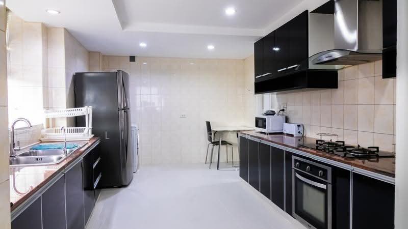 President Park Sukhumvit 24, Bangkok, 99 Sukhumvit 24 Alley, Khlongtoei Nua, Watthana, Bangkok, 3 Bedrooms, 265 sqm, Condo For Rent, by Lisa Urarat, 500549286 - DDproperty.com