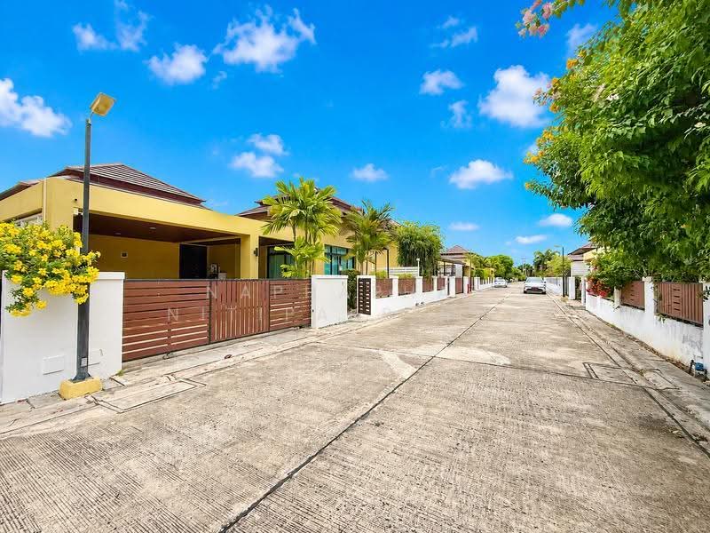 Urgent Sale! Detached House in Bang Saray Beachside, Chon Buri (Pattaya), เทศบาล 5, Bang Sa-re, Sattahip, Chon Buri (Pattaya), 3 Bedrooms, 180 sqm, Single Detached House For Sale, by Naphaphat Nitipakpinyo, 500549317 - DDproperty.com