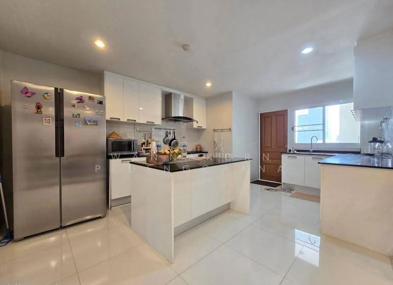 Newton Tower, Bangkok, Soi Sukhumvit 6, Khlong Toei, Bangkok, 3 Bedrooms, 189 sqm, Condo For Sale, by Wannakorn Pluengchana, 500549355 - DDproperty.com