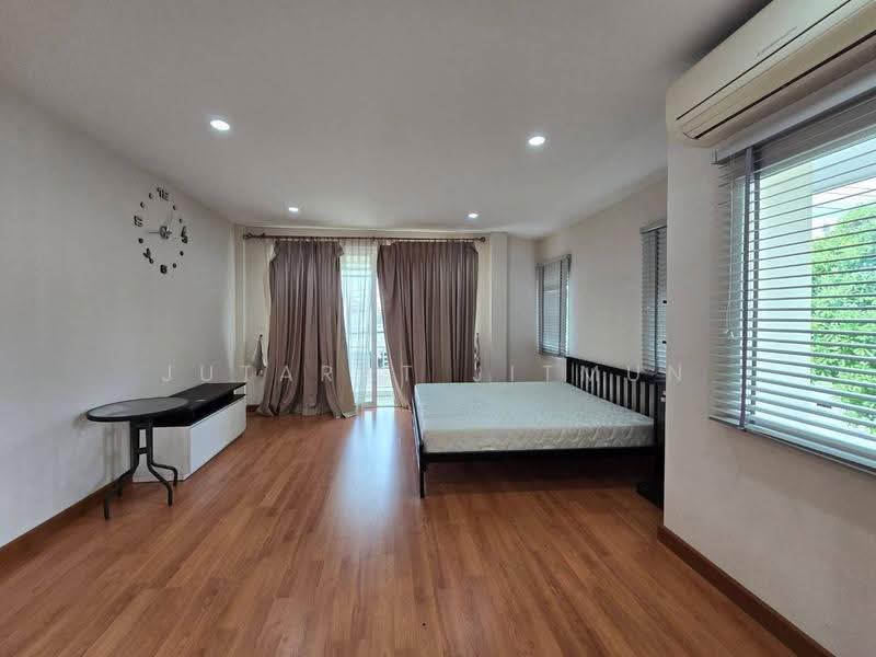Casa Ville Ramkhamhaeng-Wongwaen, Bangkok, Soi Rat Phatthana (Soi Misteen), Ramkhamhaeng Road, Saphan Sung, Bangkok, 4 Bedrooms, 288 sqm, Single Detached House For Rent, by Jutarat Jitmun, 500549361 - DDproperty.com
