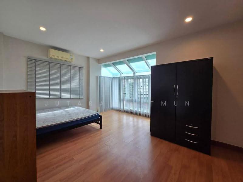 Casa Ville Ramkhamhaeng-Wongwaen, Bangkok, Soi Rat Phatthana (Soi Misteen), Ramkhamhaeng Road, Saphan Sung, Bangkok, 4 Bedrooms, 288 sqm, Single Detached House For Rent, by Jutarat Jitmun, 500549361 - DDproperty.com