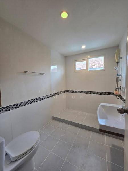 Casa Ville Ramkhamhaeng-Wongwaen, Bangkok, Soi Rat Phatthana (Soi Misteen), Ramkhamhaeng Road, Saphan Sung, Bangkok, 4 Bedrooms, 288 sqm, Single Detached House For Rent, by Jutarat Jitmun, 500549361 - DDproperty.com