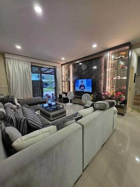 Perfect Place Sukhumvit 77-Suvarnabhumi, Samut Prakan, Lat Krabang Road, Rachathewa, Bang Plee, Samut Prakan, 4 Bedrooms, 250 sqm, Single Detached House For Rent, by ปริญญ์ จิรกุลกิตติ์, 500549403 - DDproperty.com