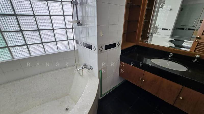 Arunroj Tower condominium, Bangkok, ซอยสายน้ำผึ้ง ถนนสุขุมวิท แขวงคลองเตย เขตคลองเตย กทม., Khlong Toei, Bangkok, 4 Bedrooms, 365 sqm, Condo For Rent, by BANGKOK PROPERTY AGENTS, 500549450 - DDproperty.com