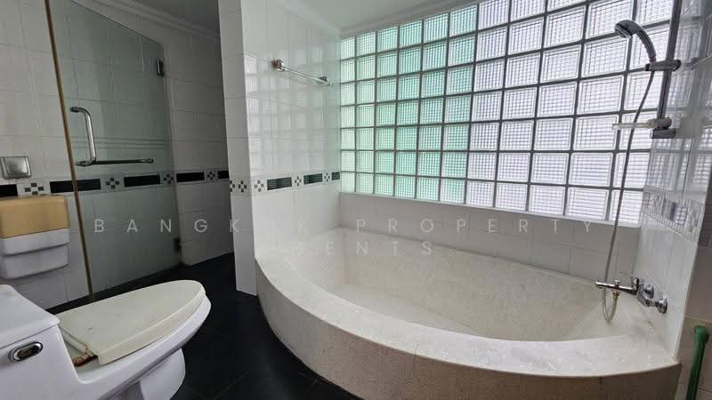 Arunroj Tower condominium, Bangkok, ซอยสายน้ำผึ้ง ถนนสุขุมวิท แขวงคลองเตย เขตคลองเตย กทม., Khlong Toei, Bangkok, 4 Bedrooms, 365 sqm, Condo For Rent, by BANGKOK PROPERTY AGENTS, 500549450 - DDproperty.com