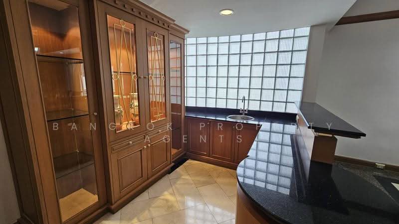 Arunroj Tower condominium, Bangkok, ซอยสายน้ำผึ้ง ถนนสุขุมวิท แขวงคลองเตย เขตคลองเตย กทม., Khlong Toei, Bangkok, 4 Bedrooms, 365 sqm, Condo For Rent, by BANGKOK PROPERTY AGENTS, 500549450 - DDproperty.com