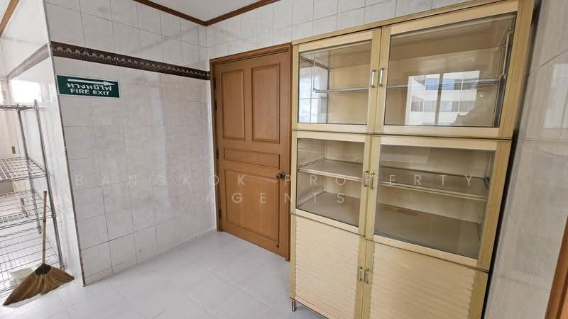 Arunroj Tower condominium, Bangkok, ซอยสายน้ำผึ้ง ถนนสุขุมวิท แขวงคลองเตย เขตคลองเตย กทม., Khlong Toei, Bangkok, 4 Bedrooms, 365 sqm, Condo For Rent, by BANGKOK PROPERTY AGENTS, 500549450 - DDproperty.com