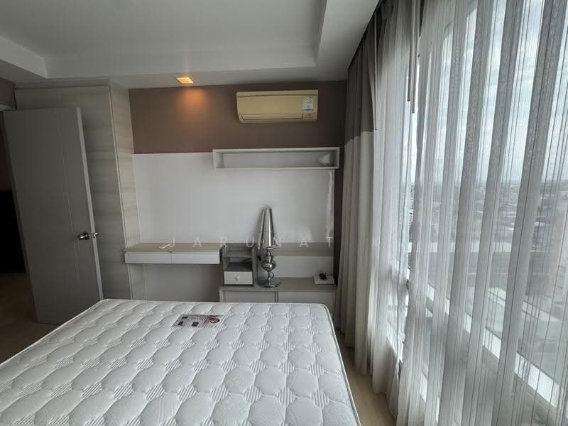 Thru Thonglor, Bangkok, Petchaburi Road, Bang Kapi, Huai Khwang, Bangkok, 1 Bedroom, 38 sqm, Condo For Rent, by Jarunat K, 500549534 - DDproperty.com