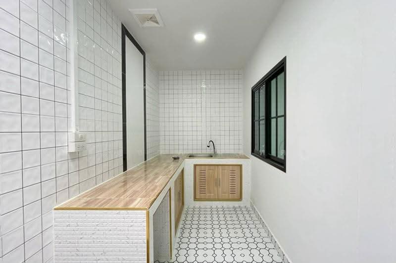 Baan Ruean Suk 1, Pathum Thani, 119 Rangsit–Nakhon Nayok Road (Khlong 8), Lam Phak Kut, Thanyaburi, Pathum Thani, 3 Bedrooms, 72 sqm, Townhouse For Sale, by ชนะชาติ นนท์ตา, 500549556 - DDproperty.com