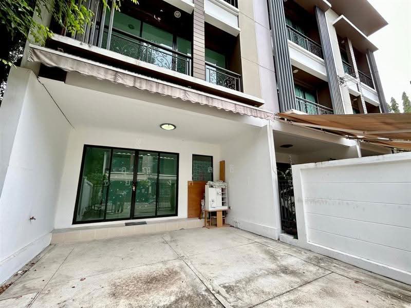 Baan Klang Muang Nawamin 42 : บ้านกลางเมือง นวมินทร์ 42, กรุงเทพ, ซอยนวมินทร์ 42 ถนนนวมินทร์, คลองกุ่ม, บึงกุ่ม, กรุงเทพ, 180 ตร.ม., ทาวน์เฮ้าส์ ขาย, โดย คุณ ชลธิชา ไชยวงค์ (ไอซ์), 500549583 - DDproperty.com