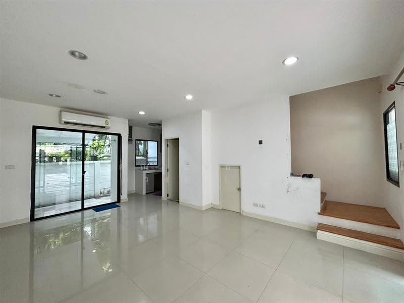 Baan Klang Muang Nawamin 42 : บ้านกลางเมือง นวมินทร์ 42, กรุงเทพ, ซอยนวมินทร์ 42 ถนนนวมินทร์, คลองกุ่ม, บึงกุ่ม, กรุงเทพ, 180 ตร.ม., ทาวน์เฮ้าส์ ขาย, โดย คุณ ชลธิชา ไชยวงค์ (ไอซ์), 500549583 - DDproperty.com