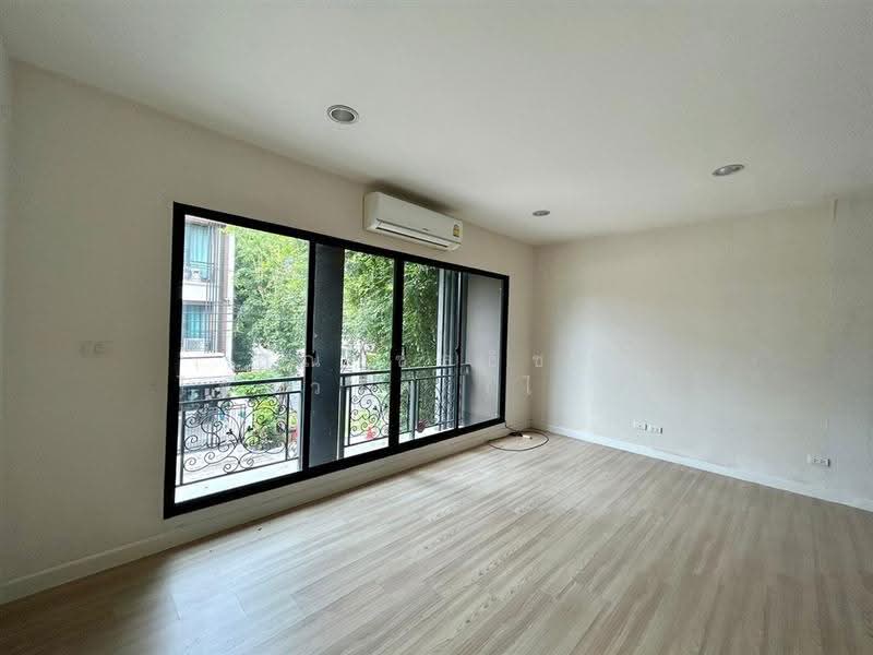 Baan Klang Muang Nawamin 42 : บ้านกลางเมือง นวมินทร์ 42, กรุงเทพ, ซอยนวมินทร์ 42 ถนนนวมินทร์, คลองกุ่ม, บึงกุ่ม, กรุงเทพ, 180 ตร.ม., ทาวน์เฮ้าส์ ขาย, โดย คุณ ชลธิชา ไชยวงค์ (ไอซ์), 500549583 - DDproperty.com