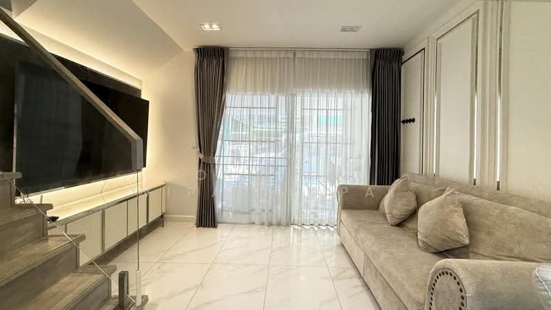 Villette Lite Pattanakarn, Bangkok, Soi Phatthanakan 38, Phatthanakan Road, Suan Luang, Bangkok, 3 Bedrooms, 125 sqm, Townhouse For Sale, by Ponwimol Wipanarapai, 500549593 - DDproperty.com