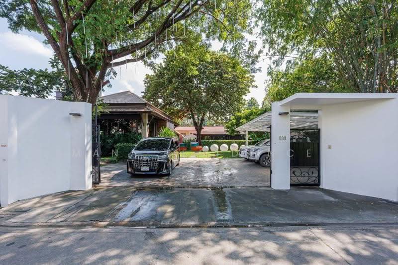 Ekkamai 22, Bangkok, Khlong Tan Nua, Watthana, Bangkok, 5 Bedrooms, 1,600 sqm, Single Detached House For Rent, by Mana Residence, 500549743 - DDproperty.com