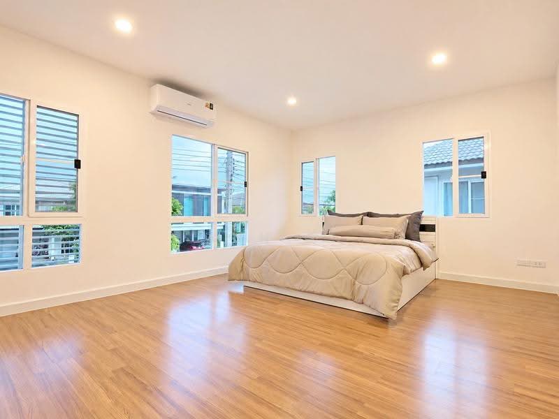 Mantana Lake Watcharapol, Bangkok, Sukhaphiban 5 Road, O-Ngoen, Sai Mai, Bangkok, 4 Bedrooms, 250 sqm, Single Detached House For Sale, by Ann S, 500549750 - DDproperty.com