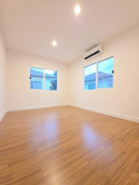 Mantana Lake Watcharapol, Bangkok, Sukhaphiban 5 Road, O-Ngoen, Sai Mai, Bangkok, 4 Bedrooms, 250 sqm, Single Detached House For Sale, by Ann S, 500549750 - DDproperty.com