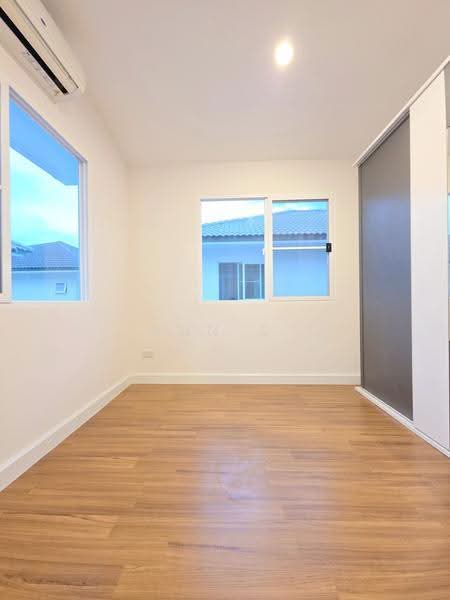 Mantana Lake Watcharapol, Bangkok, Sukhaphiban 5 Road, O-Ngoen, Sai Mai, Bangkok, 4 Bedrooms, 250 sqm, Single Detached House For Sale, by Ann S, 500549750 - DDproperty.com