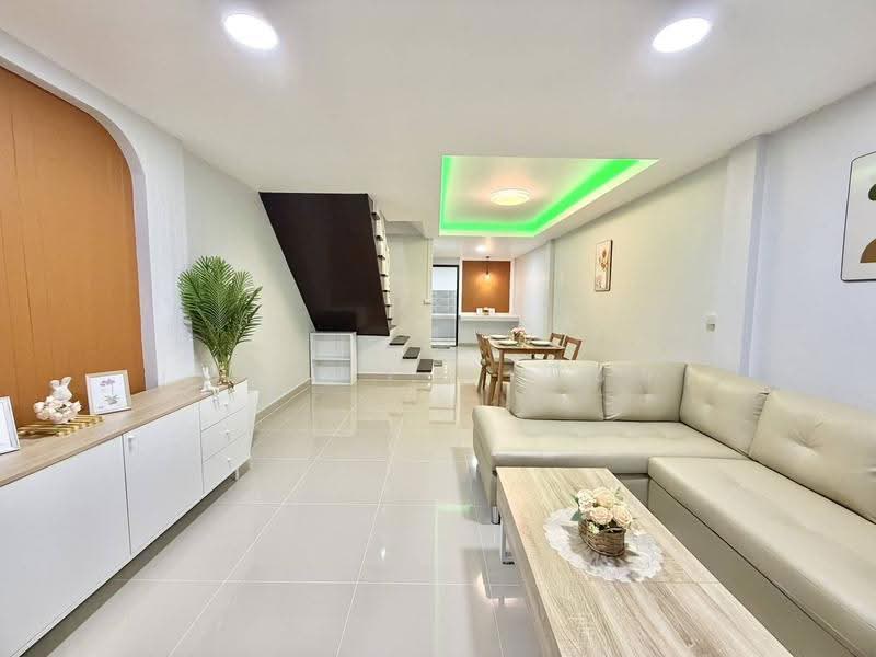 บ้านสวย ตรงข้ามสวน 3 ห้องนอน หมู่บ้านเรวดี 3 ซอยเรวดี 57 ติวานนท์ ใกล้กระทรวงสาธารณะสุข, นนทบุรี, ติวานนท์, ตลาดขวัญ, เมืองนนทบุรี, นนทบุรี, 100 ตร.ม., Townhouse ขาย, โดย บุษบากร (เจี๊ยบ), 500549786 - DDproperty.com