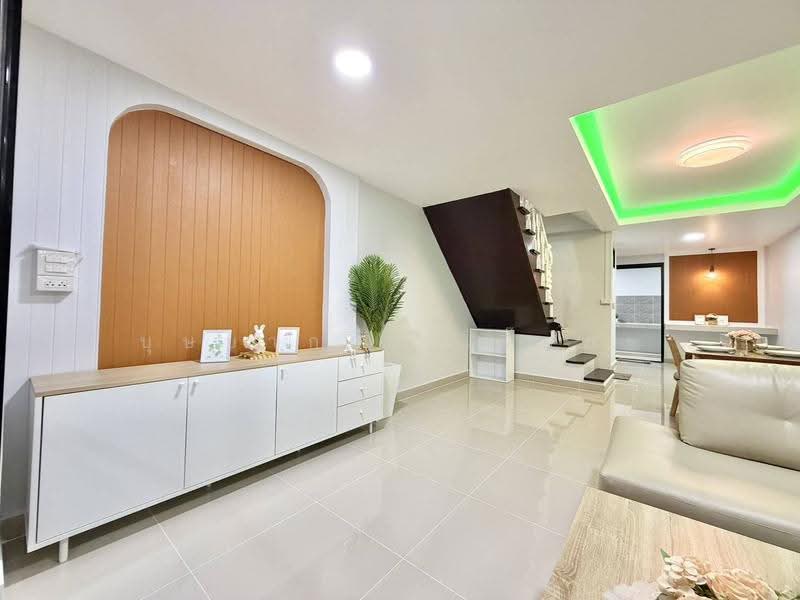 บ้านสวย ตรงข้ามสวน 3 ห้องนอน หมู่บ้านเรวดี 3 ซอยเรวดี 57 ติวานนท์ ใกล้กระทรวงสาธารณะสุข, Nonthaburi, ติวานนท์, Talat Kwan, Muang Nonthaburi, Nonthaburi, 3 Bedrooms, 100 sqm, Townhouse For Sale, by บุษบากร (เจี๊ยบ), 500549786 - DDproperty.com