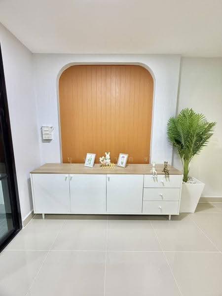 บ้านสวย ตรงข้ามสวน 3 ห้องนอน หมู่บ้านเรวดี 3 ซอยเรวดี 57 ติวานนท์ ใกล้กระทรวงสาธารณะสุข, Nonthaburi, ติวานนท์, Talat Kwan, Muang Nonthaburi, Nonthaburi, 3 Bedrooms, 100 sqm, Townhouse For Sale, by บุษบากร (เจี๊ยบ), 500549786 - DDproperty.com