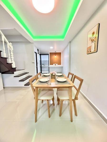 บ้านสวย ตรงข้ามสวน 3 ห้องนอน หมู่บ้านเรวดี 3 ซอยเรวดี 57 ติวานนท์ ใกล้กระทรวงสาธารณะสุข, Nonthaburi, ติวานนท์, Talat Kwan, Muang Nonthaburi, Nonthaburi, 3 Bedrooms, 100 sqm, Townhouse For Sale, by บุษบากร (เจี๊ยบ), 500549786 - DDproperty.com