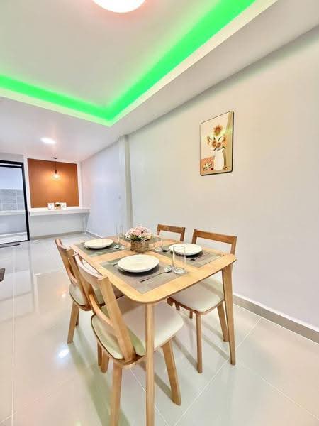 บ้านสวย ตรงข้ามสวน 3 ห้องนอน หมู่บ้านเรวดี 3 ซอยเรวดี 57 ติวานนท์ ใกล้กระทรวงสาธารณะสุข, นนทบุรี, ติวานนท์, ตลาดขวัญ, เมืองนนทบุรี, นนทบุรี, 100 ตร.ม., Townhouse ขาย, โดย บุษบากร (เจี๊ยบ), 500549786 - DDproperty.com