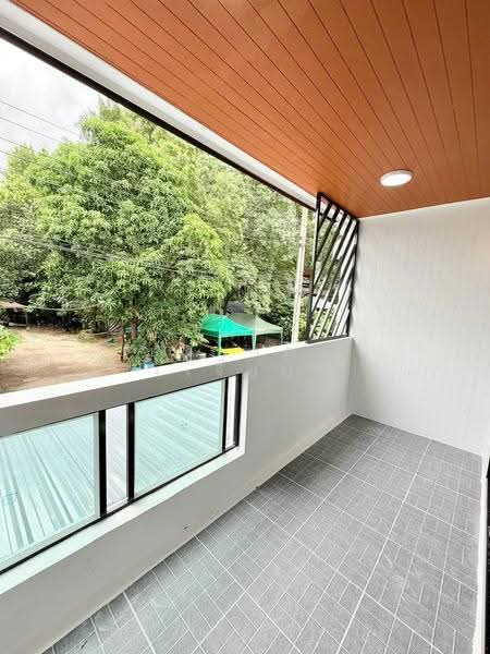 บ้านสวย ตรงข้ามสวน 3 ห้องนอน หมู่บ้านเรวดี 3 ซอยเรวดี 57 ติวานนท์ ใกล้กระทรวงสาธารณะสุข, Nonthaburi, ติวานนท์, Talat Kwan, Muang Nonthaburi, Nonthaburi, 3 Bedrooms, 100 sqm, Townhouse For Sale, by บุษบากร (เจี๊ยบ), 500549786 - DDproperty.com