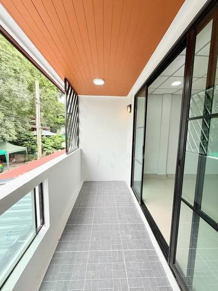 บ้านสวย ตรงข้ามสวน 3 ห้องนอน หมู่บ้านเรวดี 3 ซอยเรวดี 57 ติวานนท์ ใกล้กระทรวงสาธารณะสุข, Nonthaburi, ติวานนท์, Talat Kwan, Muang Nonthaburi, Nonthaburi, 3 Bedrooms, 100 sqm, Townhouse For Sale, by บุษบากร (เจี๊ยบ), 500549786 - DDproperty.com