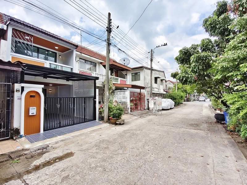 บ้านสวย ตรงข้ามสวน 3 ห้องนอน หมู่บ้านเรวดี 3 ซอยเรวดี 57 ติวานนท์ ใกล้กระทรวงสาธารณะสุข, Nonthaburi, ติวานนท์, Talat Kwan, Muang Nonthaburi, Nonthaburi, 3 Bedrooms, 100 sqm, Townhouse For Sale, by บุษบากร (เจี๊ยบ), 500549786 - DDproperty.com