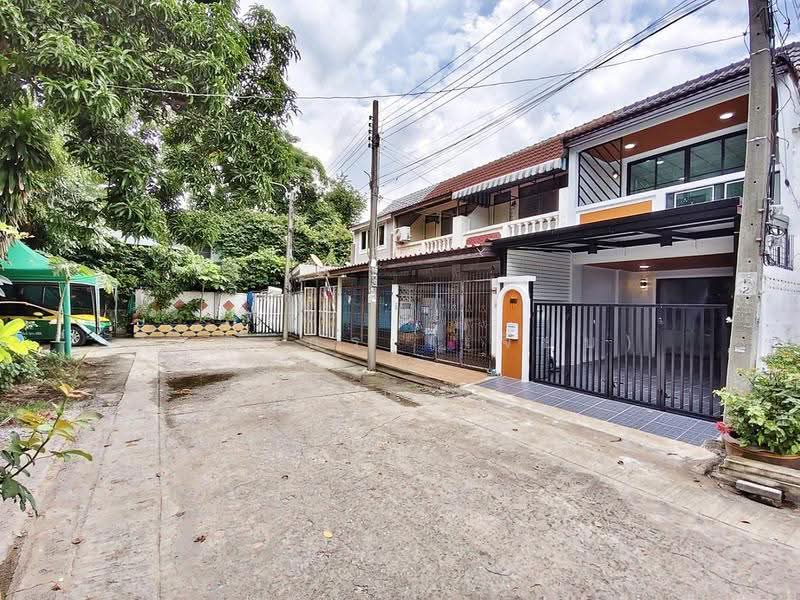 บ้านสวย ตรงข้ามสวน 3 ห้องนอน หมู่บ้านเรวดี 3 ซอยเรวดี 57 ติวานนท์ ใกล้กระทรวงสาธารณะสุข, Nonthaburi, ติวานนท์, Talat Kwan, Muang Nonthaburi, Nonthaburi, 3 Bedrooms, 100 sqm, Townhouse For Sale, by บุษบากร (เจี๊ยบ), 500549786 - DDproperty.com