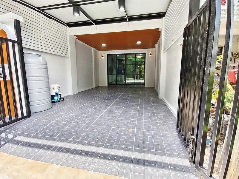 บ้านสวย ตรงข้ามสวน 3 ห้องนอน หมู่บ้านเรวดี 3 ซอยเรวดี 57 ติวานนท์ ใกล้กระทรวงสาธารณะสุข, Nonthaburi, ติวานนท์, Talat Kwan, Muang Nonthaburi, Nonthaburi, 3 Bedrooms, 100 sqm, Townhouse For Sale, by บุษบากร (เจี๊ยบ), 500549786 - DDproperty.com
