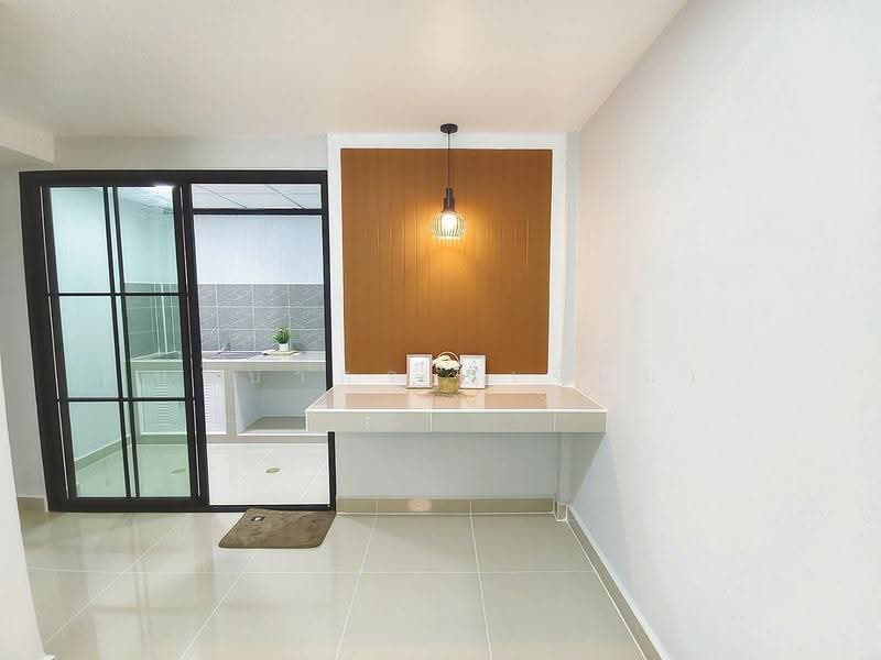 บ้านสวย ตรงข้ามสวน 3 ห้องนอน หมู่บ้านเรวดี 3 ซอยเรวดี 57 ติวานนท์ ใกล้กระทรวงสาธารณะสุข, นนทบุรี, ติวานนท์, ตลาดขวัญ, เมืองนนทบุรี, นนทบุรี, 100 ตร.ม., ทาวน์เฮ้าส์ ขาย, โดย บุษบากร (เจี๊ยบ), 500549786 - DDproperty.com
