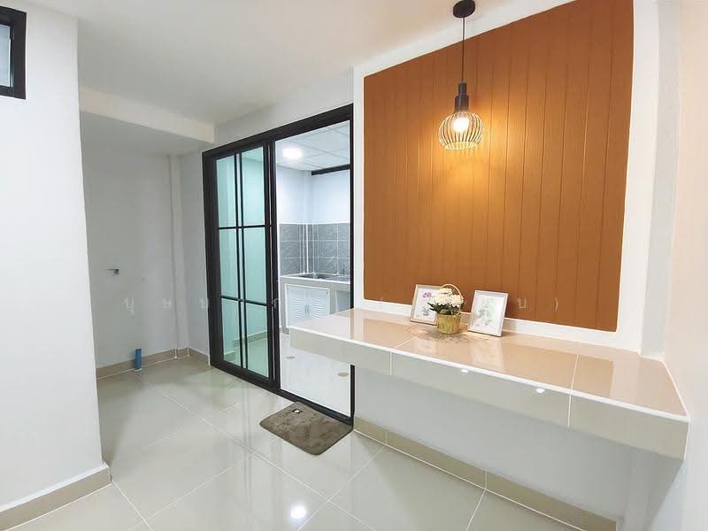 บ้านสวย ตรงข้ามสวน 3 ห้องนอน หมู่บ้านเรวดี 3 ซอยเรวดี 57 ติวานนท์ ใกล้กระทรวงสาธารณะสุข, Nonthaburi, ติวานนท์, Talat Kwan, Muang Nonthaburi, Nonthaburi, 3 Bedrooms, 100 sqm, Townhouse For Sale, by บุษบากร (เจี๊ยบ), 500549786 - DDproperty.com