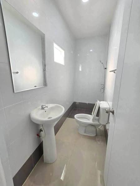 ให้เช่า บ้านแฝดใหม่ ม.ร่มเย็น5 มาบยางพร ระยอง, Rayong, Mapyangphon, Pluak Daeng, Rayong, 2 Bedrooms, 100 sqm, Semi-Detached House (Twin House) For Rent, by Dusit Saengfa, 500549824 - DDproperty.com
