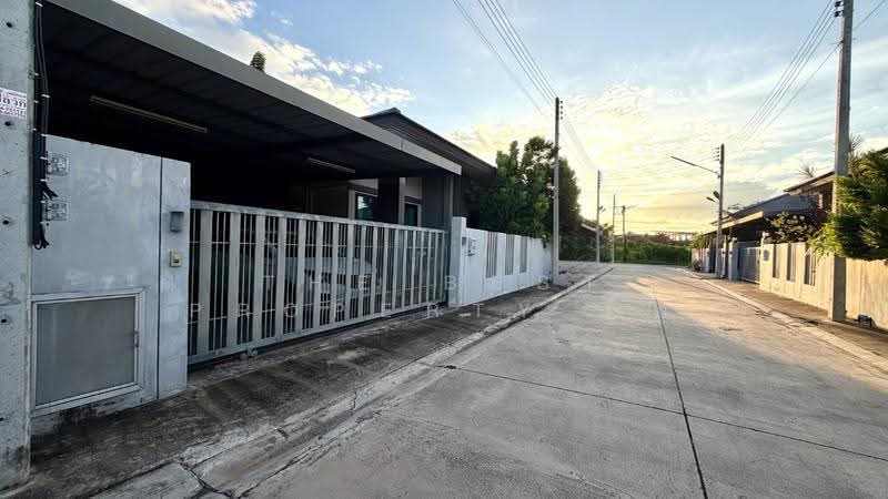 หมู่บ้านมนตรี 5 ลาดใหญ่, Samut Songkhram, Lat Yai, Muang Samut Songkhram, Samut Songkhram, 3 Bedrooms, 100 sqm, Single Detached House For Sale, by The Best Property กิ๊ฟ, 500550094 - DDproperty.com