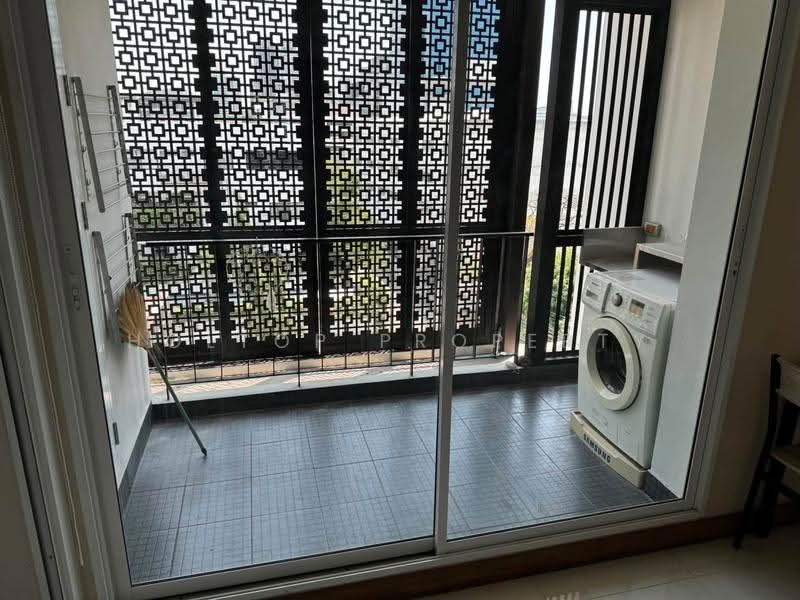 Tree Condo Ekamai, Bangkok, Soi Samanand, Rama 4 Road, Phra Kanong, Khlong Toei, Bangkok, 2 Bedrooms, 86 sqm, Condo For Rent, by Holtop Property, 500550182 - DDproperty.com