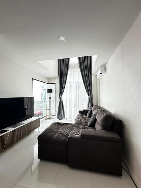 The City Rama 9-Ramkhamhaeng, Bangkok, Srinakarin - Rom Klao Road, Saphan Sung, Bangkok, 4 Bedrooms, 286 sqm, Single Detached House For Rent, by Forty-Six Real Estate Group, 500550195 - DDproperty.com