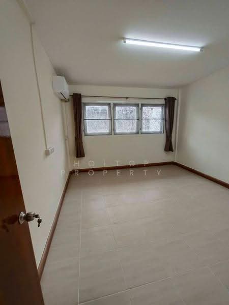 Soi Charoen Rat 7, Bangkok, Bang Klo, Bang Kho Laem, Bangkok, 3 Bedrooms, 97 sqm, Townhouse For Rent, by Holtop Property, 500550207 - DDproperty.com