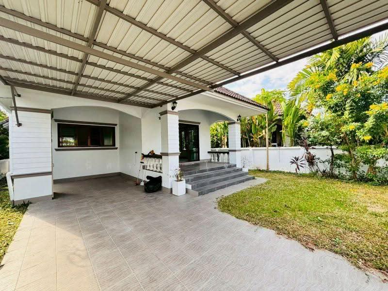 Lovely, comfortable freshly painted home with garden near Meechok Plaza, Chiang Mai, Nong Pa Krang, Muang Chiang Mai, Chiang Mai, 3 Bedrooms, 100 sqm, Single Detached House For Sale, by นิศาชล ใจแปง, 500550275 - DDproperty.com