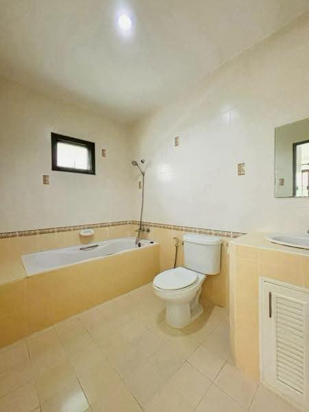 Lovely, comfortable freshly painted home with garden near Meechok Plaza, Chiang Mai, Nong Pa Krang, Muang Chiang Mai, Chiang Mai, 3 Bedrooms, 100 sqm, Single Detached House For Sale, by นิศาชล ใจแปง, 500550275 - DDproperty.com
