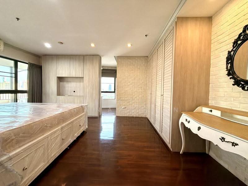 Baan Ploenchit, Bangkok, Soi Ruamrudee 2 Ploenchit Road, Lumphini, Pathum Wan, Bangkok, 3 Bedrooms, 128 sqm, Condo For Rent, by Thanatcha Thanapaisan, 500550279 - DDproperty.com
