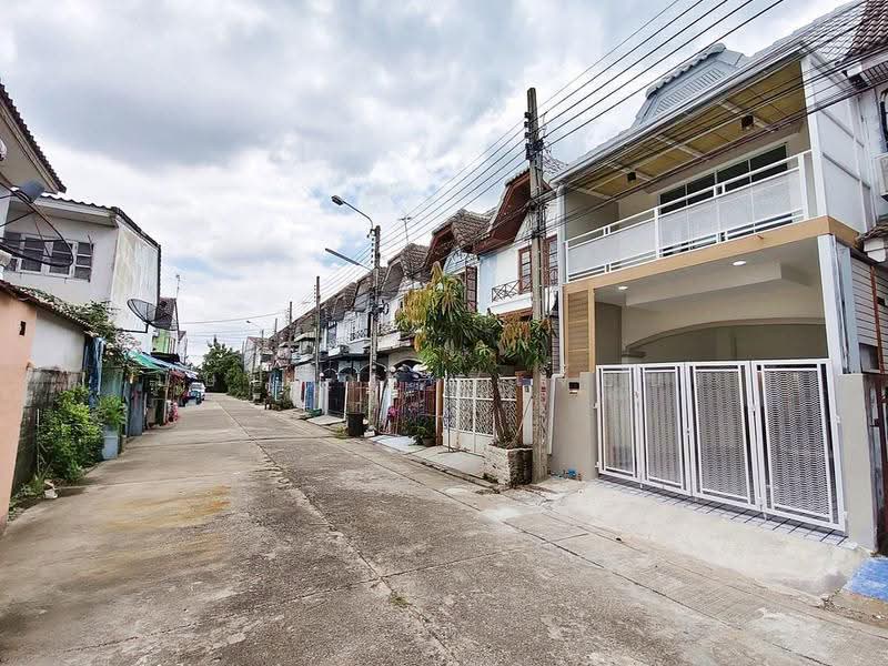 บ้านสวย 3 ห้องนอน มีระเบียงหน้าบ้าน หมู่บ้านมนวดี ถนนวัดลาดปลาดุก บางบัวทอง ใกล้เซ็นทรัล เวสเกต, Nonthaburi, วัดลาดปลาดุก, Bang Khu Rat, Bang Bua Thong, Nonthaburi, 3 Bedrooms, 110 sqm, Townhouse For Sale, by บุษบากร (เจี๊ยบ), 500550304 - DDproperty.com