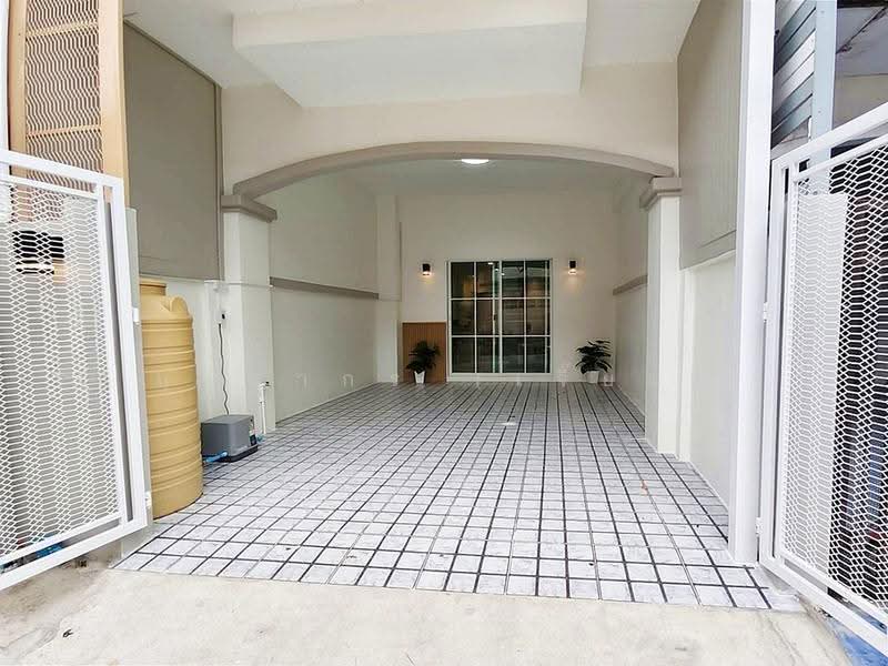 บ้านสวย 3 ห้องนอน มีระเบียงหน้าบ้าน หมู่บ้านมนวดี ถนนวัดลาดปลาดุก บางบัวทอง ใกล้เซ็นทรัล เวสเกต, Nonthaburi, วัดลาดปลาดุก, Bang Khu Rat, Bang Bua Thong, Nonthaburi, 3 Bedrooms, 110 sqm, Townhouse For Sale, by บุษบากร (เจี๊ยบ), 500550304 - DDproperty.com