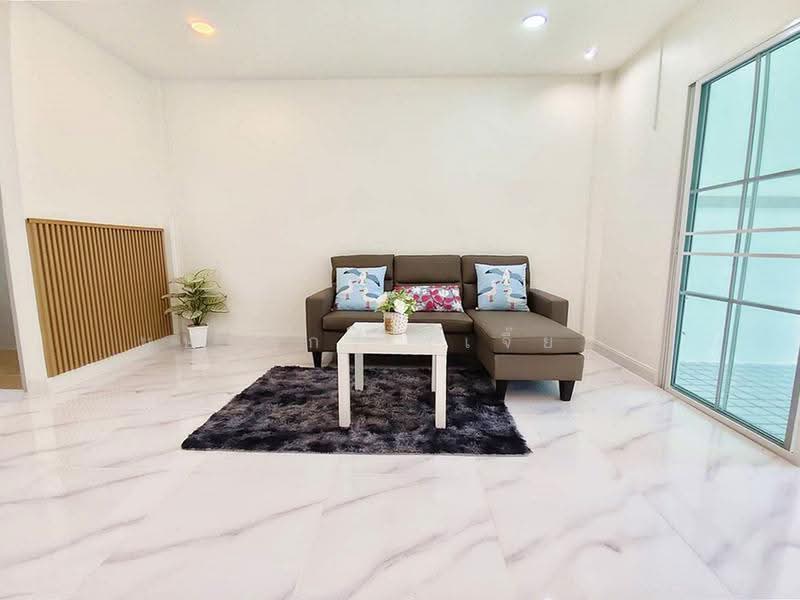 บ้านสวย 3 ห้องนอน มีระเบียงหน้าบ้าน หมู่บ้านมนวดี ถนนวัดลาดปลาดุก บางบัวทอง ใกล้เซ็นทรัล เวสเกต, Nonthaburi, วัดลาดปลาดุก, Bang Khu Rat, Bang Bua Thong, Nonthaburi, 3 Bedrooms, 110 sqm, Townhouse For Sale, by บุษบากร (เจี๊ยบ), 500550304 - DDproperty.com
