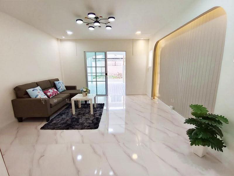 บ้านสวย 3 ห้องนอน มีระเบียงหน้าบ้าน หมู่บ้านมนวดี ถนนวัดลาดปลาดุก บางบัวทอง ใกล้เซ็นทรัล เวสเกต, นนทบุรี, วัดลาดปลาดุก, บางคูรัด, บางบัวทอง, นนทบุรี, 110 ตร.ม., Townhouse ขาย, โดย บุษบากร (เจี๊ยบ), 500550304 - DDproperty.com