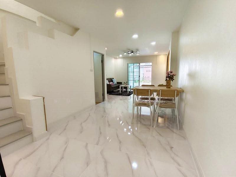 บ้านสวย 3 ห้องนอน มีระเบียงหน้าบ้าน หมู่บ้านมนวดี ถนนวัดลาดปลาดุก บางบัวทอง ใกล้เซ็นทรัล เวสเกต, Nonthaburi, วัดลาดปลาดุก, Bang Khu Rat, Bang Bua Thong, Nonthaburi, 3 Bedrooms, 110 sqm, Townhouse For Sale, by บุษบากร (เจี๊ยบ), 500550304 - DDproperty.com