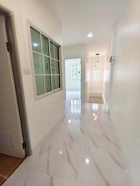 บ้านสวย 3 ห้องนอน มีระเบียงหน้าบ้าน หมู่บ้านมนวดี ถนนวัดลาดปลาดุก บางบัวทอง ใกล้เซ็นทรัล เวสเกต, Nonthaburi, วัดลาดปลาดุก, Bang Khu Rat, Bang Bua Thong, Nonthaburi, 3 Bedrooms, 110 sqm, Townhouse For Sale, by บุษบากร (เจี๊ยบ), 500550304 - DDproperty.com