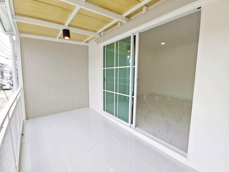 บ้านสวย 3 ห้องนอน มีระเบียงหน้าบ้าน หมู่บ้านมนวดี ถนนวัดลาดปลาดุก บางบัวทอง ใกล้เซ็นทรัล เวสเกต, นนทบุรี, วัดลาดปลาดุก, บางคูรัด, บางบัวทอง, นนทบุรี, 110 ตร.ม., Townhouse ขาย, โดย บุษบากร (เจี๊ยบ), 500550304 - DDproperty.com