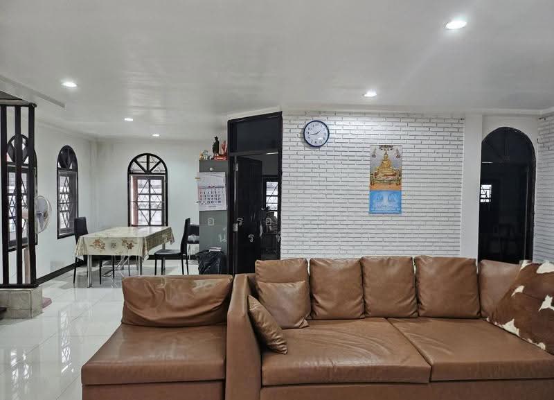 [ขาย] ที่ดินพร้อมบ้านเดี่ยว 2 ชั้น ทำเลทองใจกลาง New CBD รัชดา ซอย 3 - พระราม 9, กรุงเทพ, รัชดาภิเษก, ดินแดง, กรุงเทพ, 130 ตร.ม., บ้านเดี่ยว ขาย, โดย อรอุษา โรจน์รพีธาดา, 500550324 - DDproperty.com