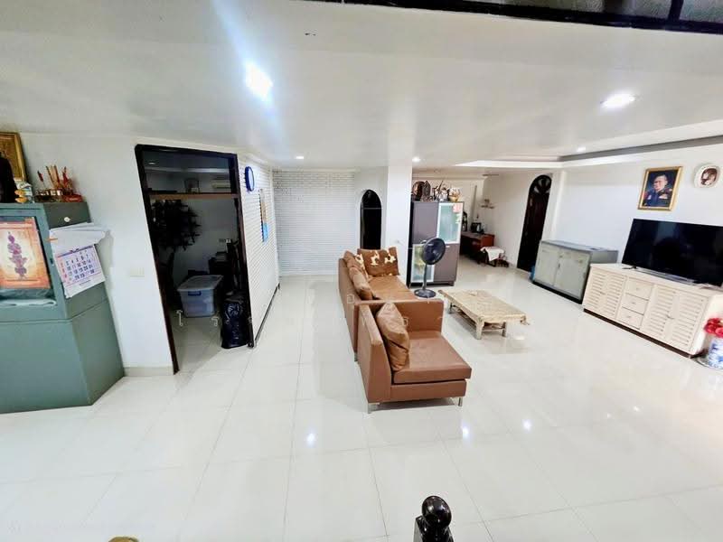 [ขาย] ที่ดินพร้อมบ้านเดี่ยว 2 ชั้น ทำเลทองใจกลาง New CBD รัชดา ซอย 3 - พระราม 9, กรุงเทพ, รัชดาภิเษก, ดินแดง, กรุงเทพ, 130 ตร.ม., บ้านเดี่ยว ขาย, โดย อรอุษา โรจน์รพีธาดา, 500550324 - DDproperty.com